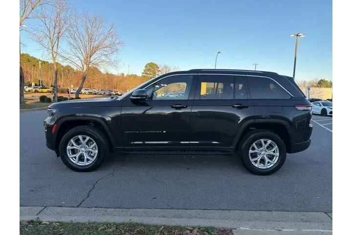 $30798 : Jeep Grand Cherokee 2023 4x4 image 4