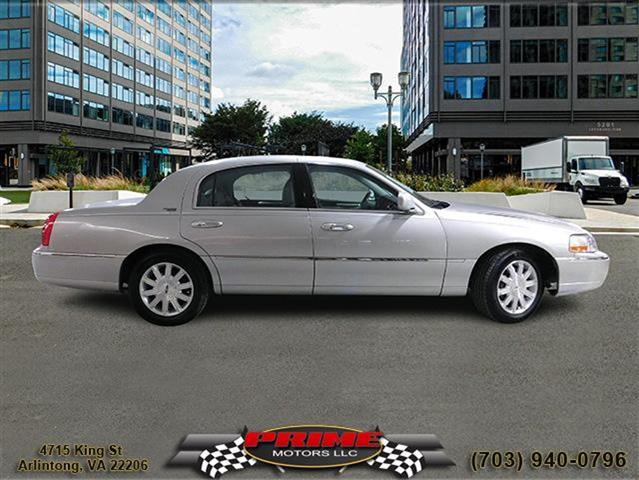 $9000 : 2006 LINCOLN TOWN CAR image 4