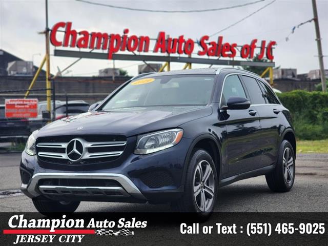 Used 2019 GLC GLC 300 4MATIC image 2