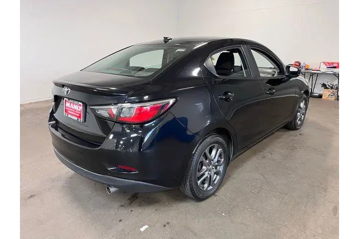 $13936 : Toyota Yaris 2019 image 3