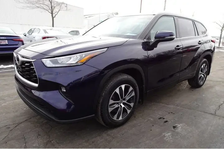 $32995 : 2020 HIGHLANDER image 4