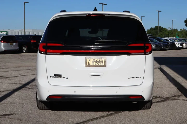 $35387 : 2025 Pacifica Limited FWD image 5