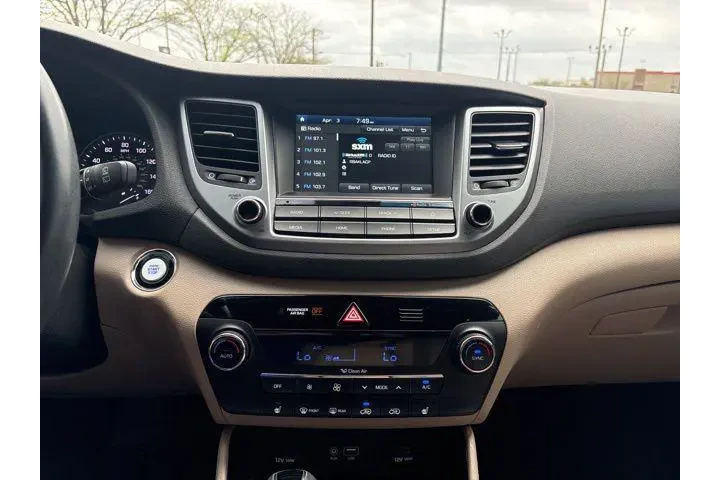 $16998 : Hyundai TUCSON 2018 Value 4d image 10