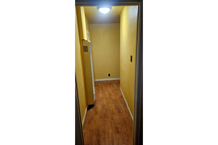 $1950 : ESTUDIO AMPLIO EN PARAMOUNT image 5