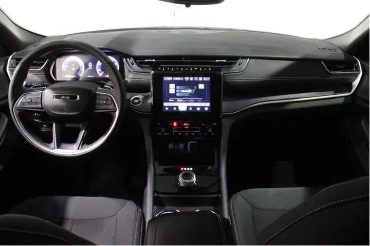 $31892 : Jeep Grand Cherokee 2024 4x4 image 2