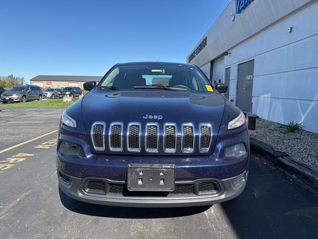 $9693 : Pre-Owned 2014 Cherokee Sport image 2