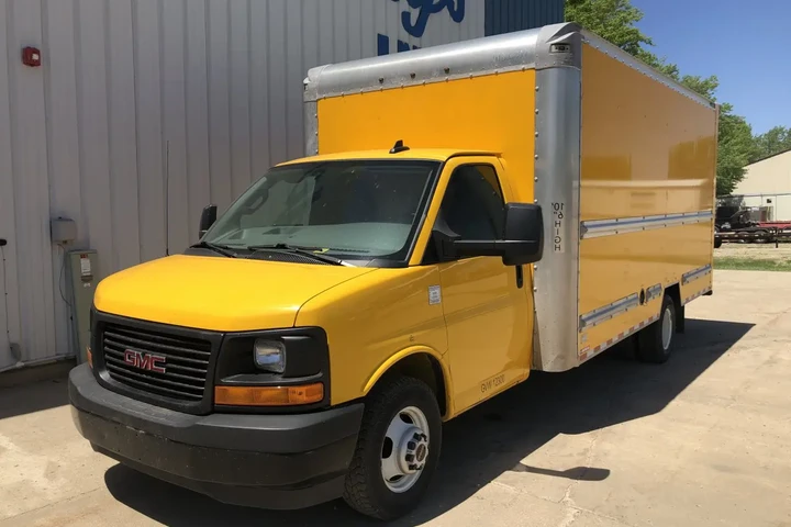 $15900 : 2017 GMC Cube Van Truck image 1