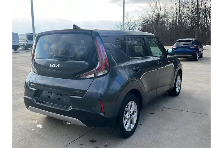 $17900 : Kia Soul 2024 S 4dr Crossove image 5