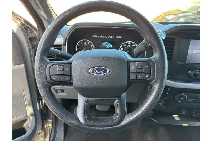 $38202 : Ford F-150 2023 4x4 XLT 4dr image 9