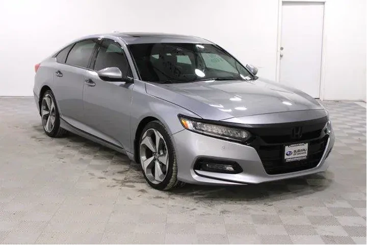 $26989 : Honda Accord 2019 Touring 4d image 1