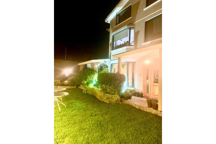 $330000 : Hermosa amplia casa en Cumbayá image 2