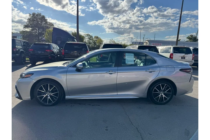 $24980 : 2023 Camry SE 4D image 5