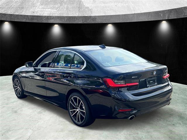 $24495 : Pre-Owned 2021 3 Series 330i image 4