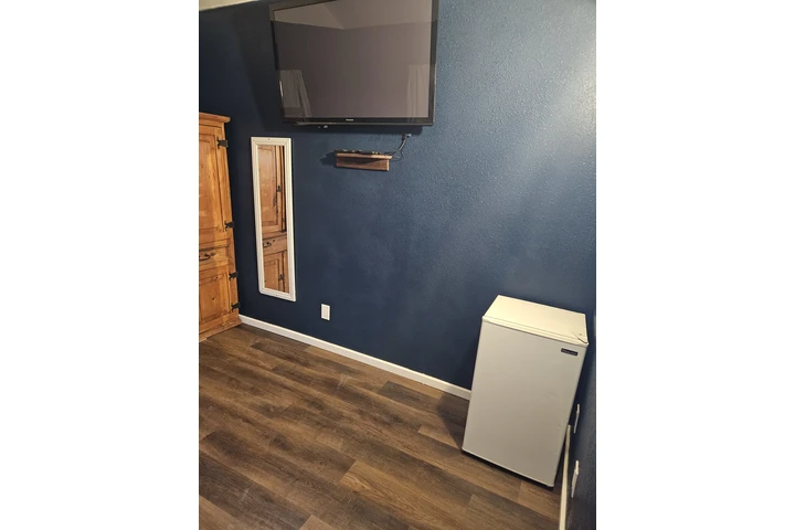 $750 : Cuarto en Perris CA image 4