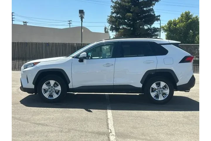 $25410 : Toyota RAV4 2021 XLE 4dr SUV image 6
