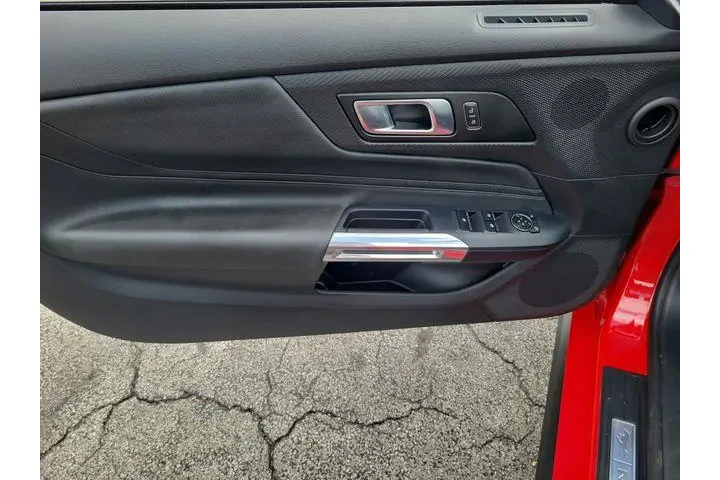 $31990 : Ford Mustang 2025 EcoBoost P image 9