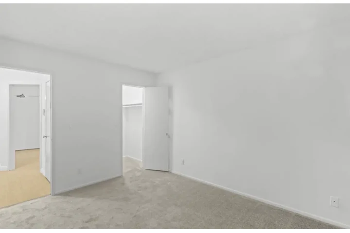 $1500 : 1 Bed 1 Bath Apt in Carson image 6