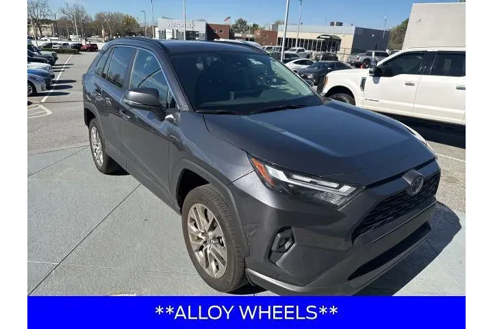 $32998 : Toyota RAV4 2023 XLE Premium image 6