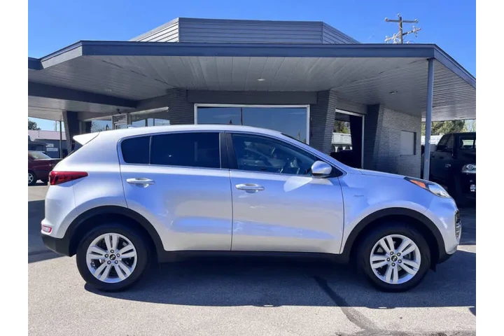 $13450 : 2017 Sportage LX image 9