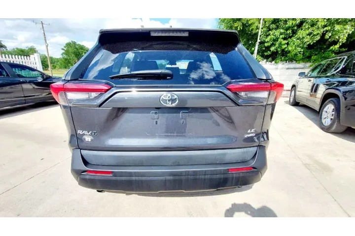 $16500 : 2019 RAV4 LE image 10