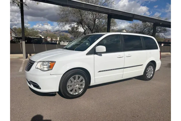 $7995 : 2016 Town and Country Touring image 4