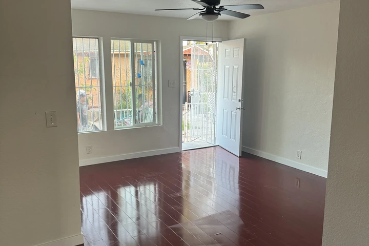 $1600 : 1 REC, 1 BAÑO, COMPTON image 2