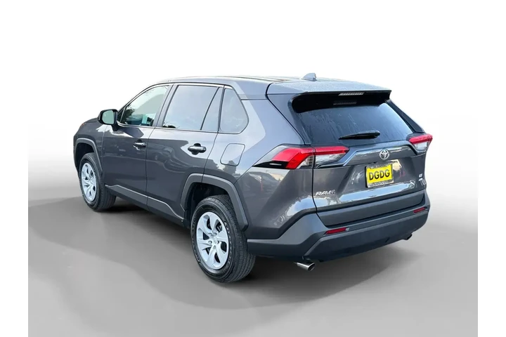 $27100 : Toyota RAV4 2024 AWD LE 4dr image 3