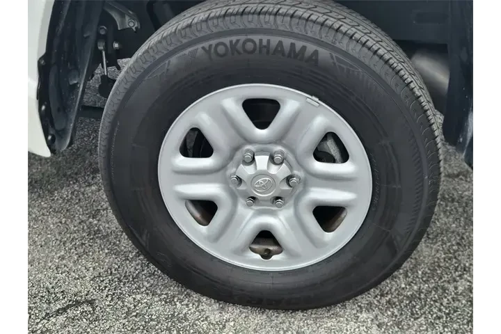 $38991 : Toyota Tundra 2025 4x4 SR 4d image 7