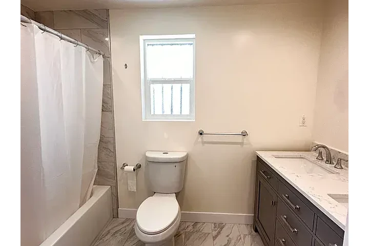 $1650 : BEAUTIFUL HOME⛔Huntington Park image 3