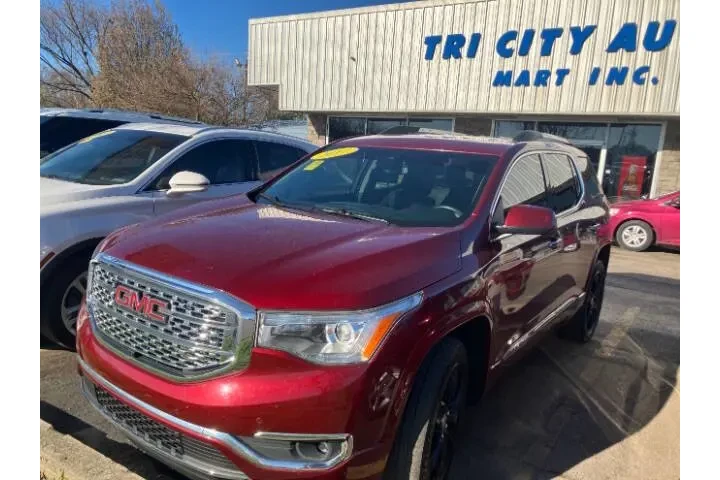 2017 GMC Acadia Denali image 6