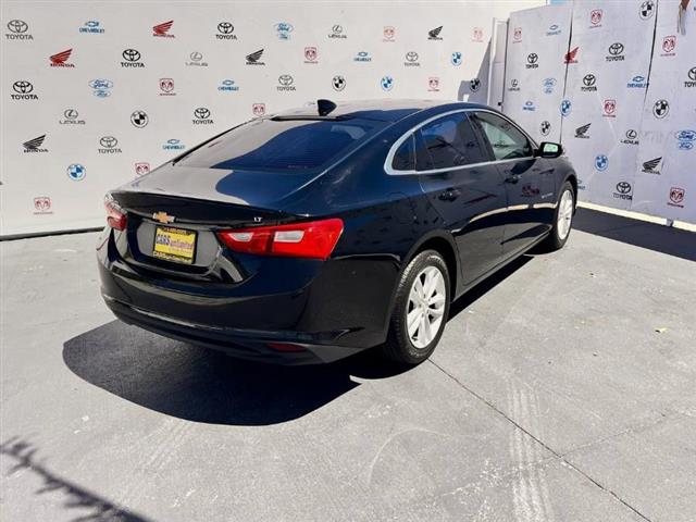 $11995 : Used 2016 Malibu 4dr Sdn LT w image 3