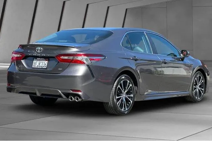 $19000 : Toyota Camry 2018 SE 4dr Sed image 4