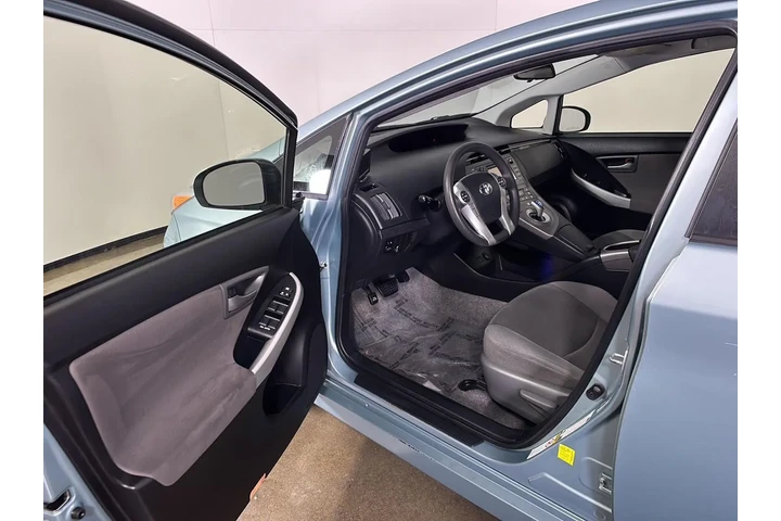 $8299 : 2012 Prius Two image 2