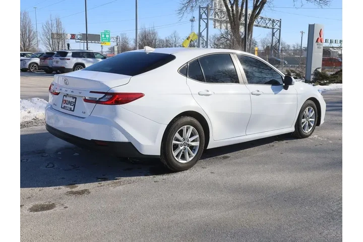 $23977 : Toyota Camry 2025 SE 4dr Sed image 10