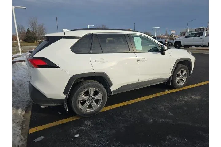 $30208 : Toyota RAV4 2024 AWD XLE 4dr image 5