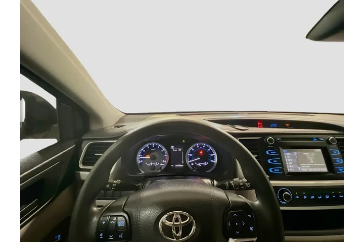 $19875 : Toyota Highlander 2017 LE 4d image 7