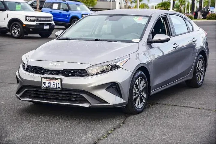 $17888 : Kia Forte 2024 LXS 4dr Sedan image 3