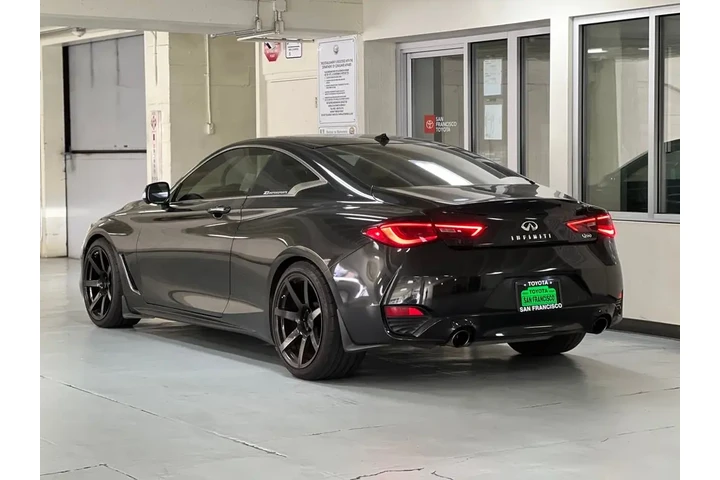 2018 Q60 3.0t LUXE image 3