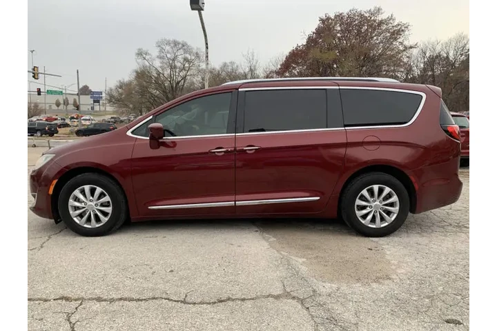 $7999 : 2018 Pacifica Touring L image 8
