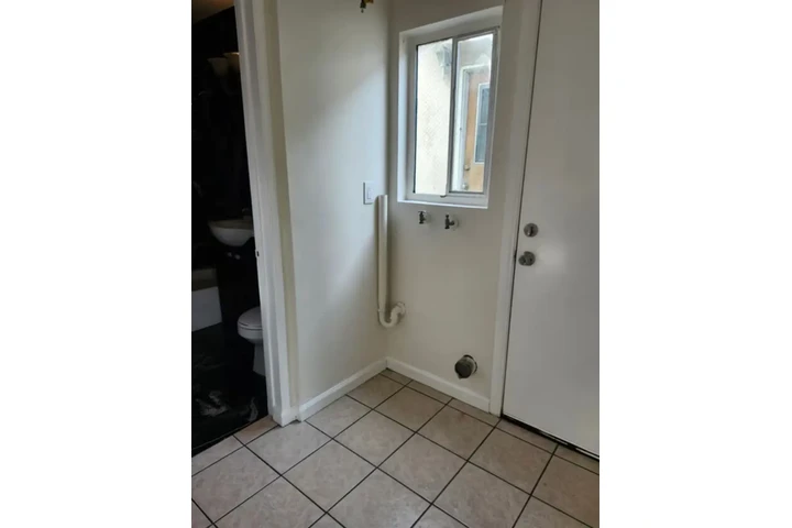 $1150 : Spacious 1BR 1BR $1150 image 7