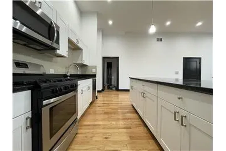 $2675 : Rental property with 2 bedro image 7