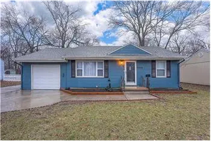 $950 : Rental property with 2 bedro image 1