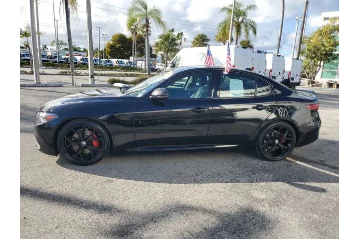 $13991 : Alfa Romeo Giulia 2019 Base image 4