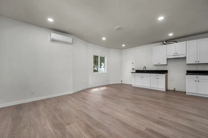 $2800 : RENTO 2BD 1BA APARTAMENTO!!! image 5