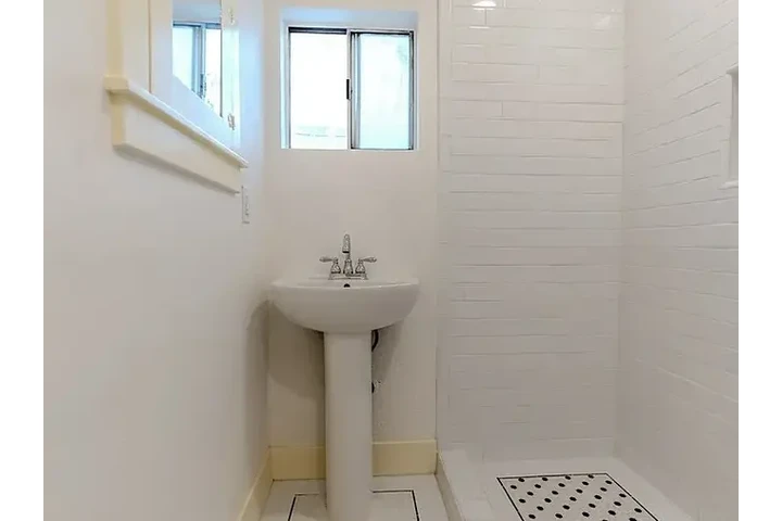 $1700 : HOUSE FOR RENT image 3