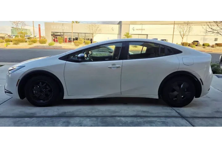 $23950 : 2023 Prius Prime SE image 3