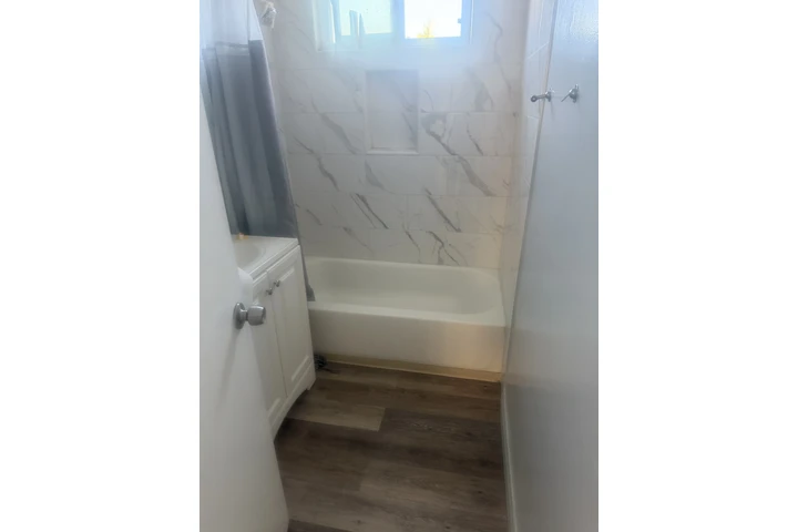 $1300 : Arriendo cuartos image 4