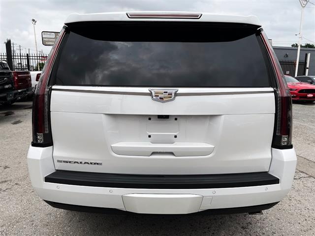 2017 Escalade 4WD 4dr image 5