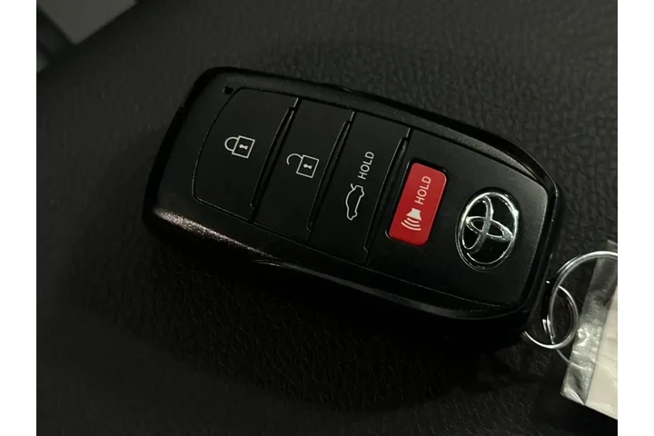 $32699 : Toyota Camry 2026 SE 4dr Sed image 2