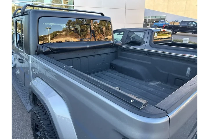 $31900 : Jeep Gladiator 2021 4x4 Spor image 7